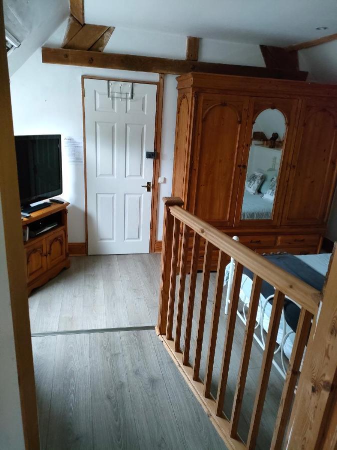 Les Petits Champs Apartment Buais-les-Monts Bagian luar foto
