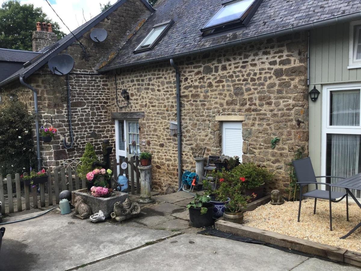 Les Petits Champs Apartment Buais-les-Monts Bagian luar foto