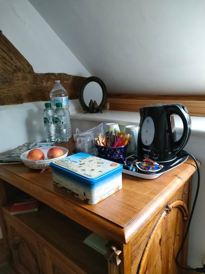 Les Petits Champs Apartment Buais-les-Monts Bagian luar foto